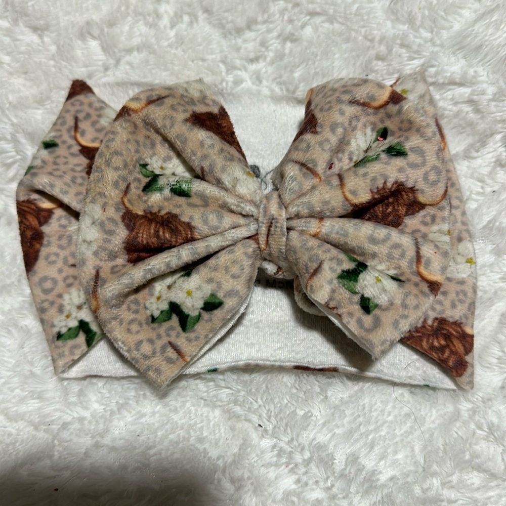 Cow bow